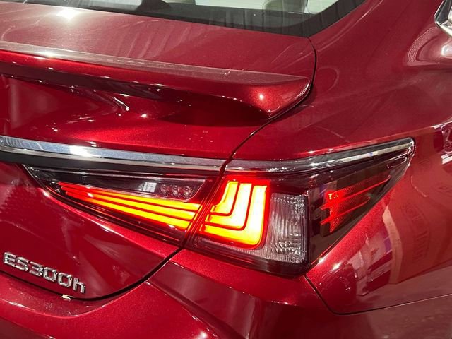 Certified 2025 Lexus ES 300h w/ Premium Package FWD image 14