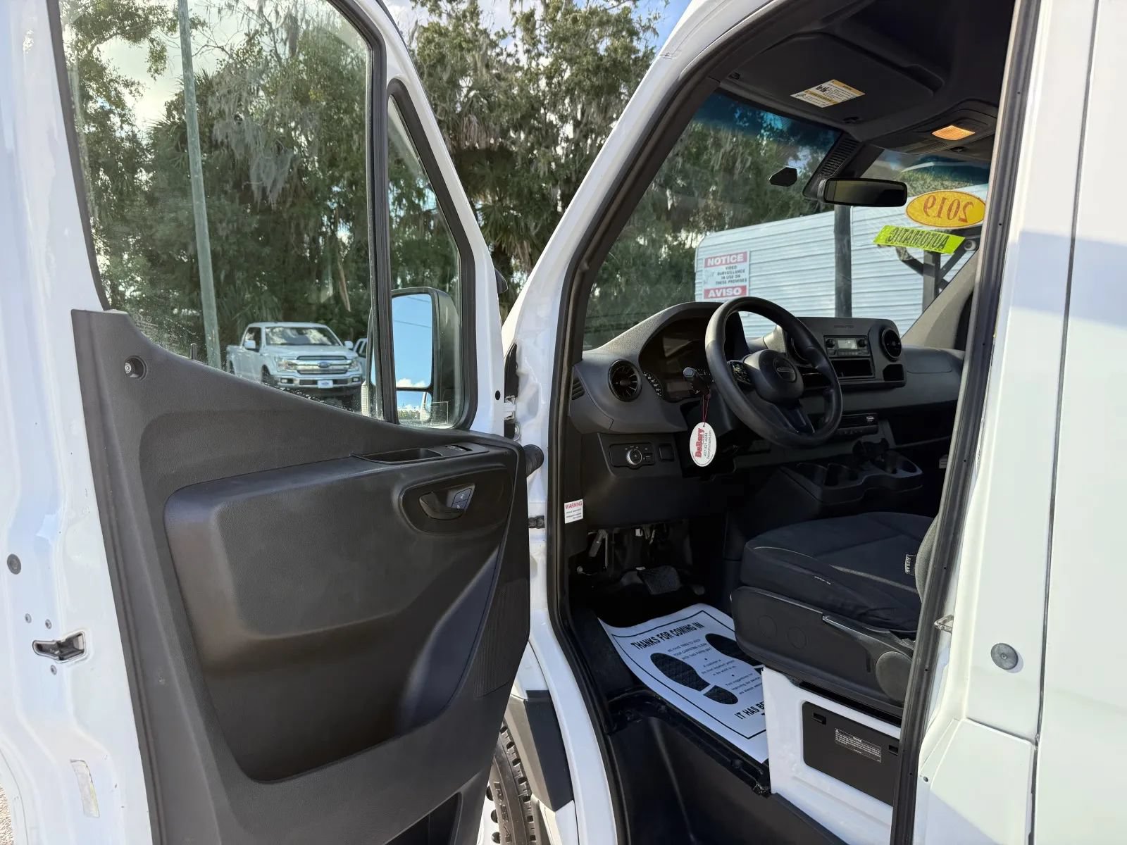 Used 2019 Freightliner Sprinter 170 RWD image 16