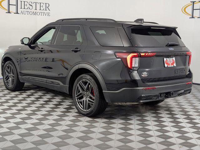 Used 2025 Ford Explorer ST-Line w/ ST-Line Street Pack image 5