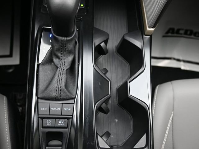 Used 2025 Toyota Camry SE w/ Convenience Package image 41