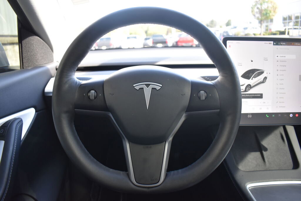 Used 2021 Tesla Model Y 2WD image 9