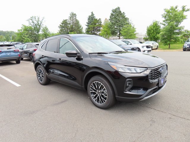 New 2025 Ford Escape SE