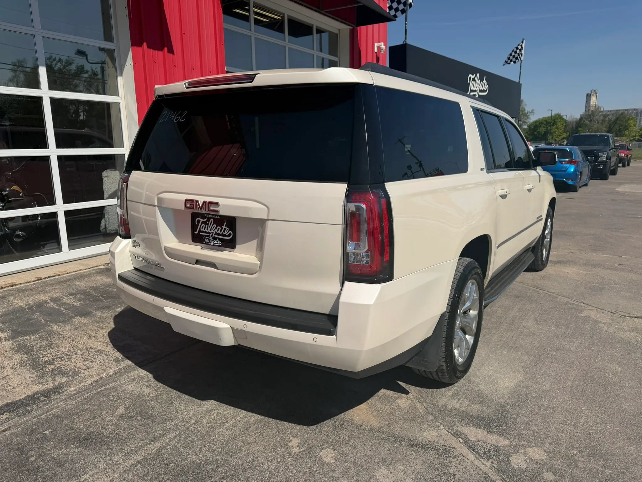Used 2015 GMC Yukon XL SLT w/ Open Road Package AWD/4WD image 7