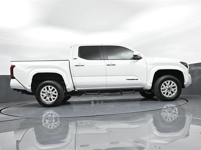 Certified 2026 Toyota Tacoma SR5 AWD/4WD image 34