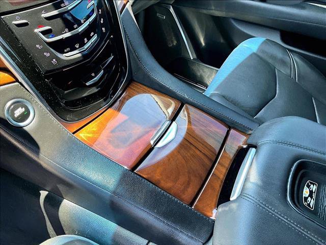Used 2017 Cadillac Escalade ESV Luxury RWD image 15