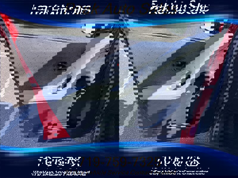 Used 2010 Toyota Yaris 4-Door Hatchback image 11