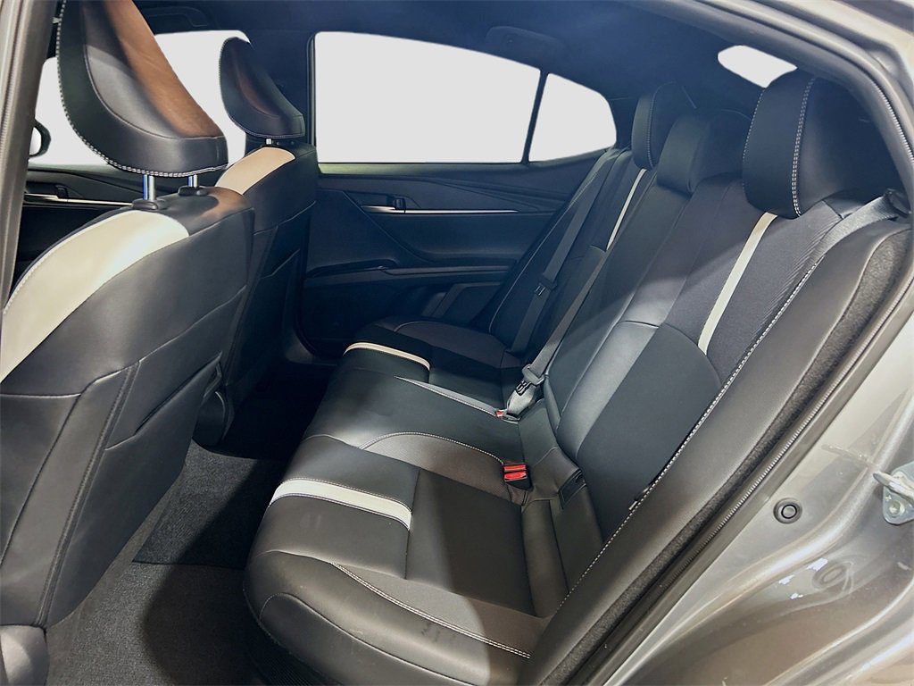 Used 2025 Toyota Camry SE w/ Convenience Package image 20