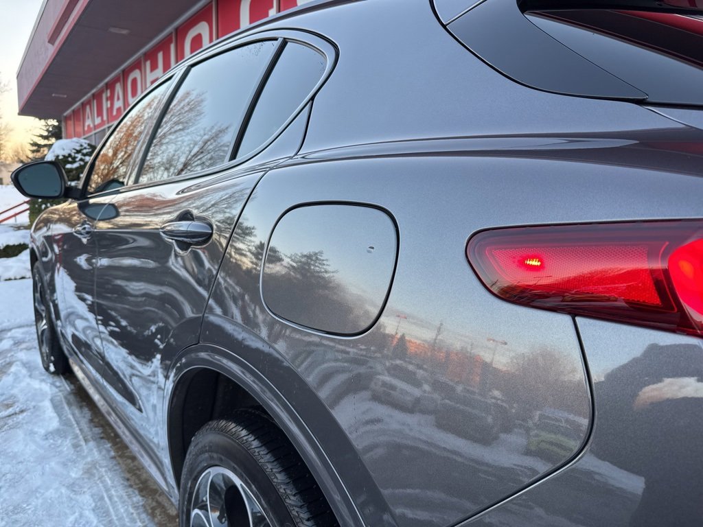 Used 2023 Alfa Romeo Stelvio Ti image 12