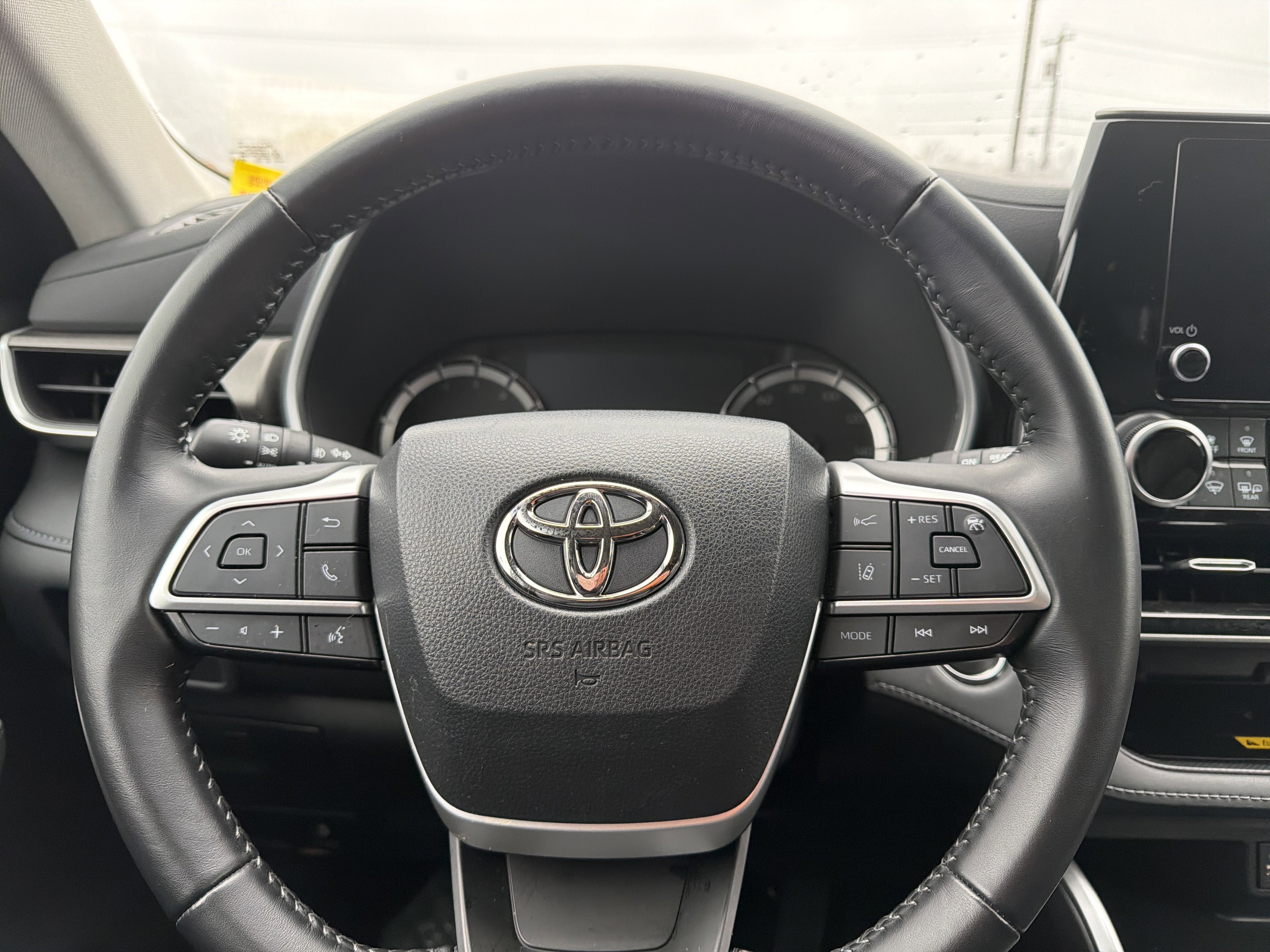 Used 2023 Toyota Highlander XLE AWD/4WD image 14