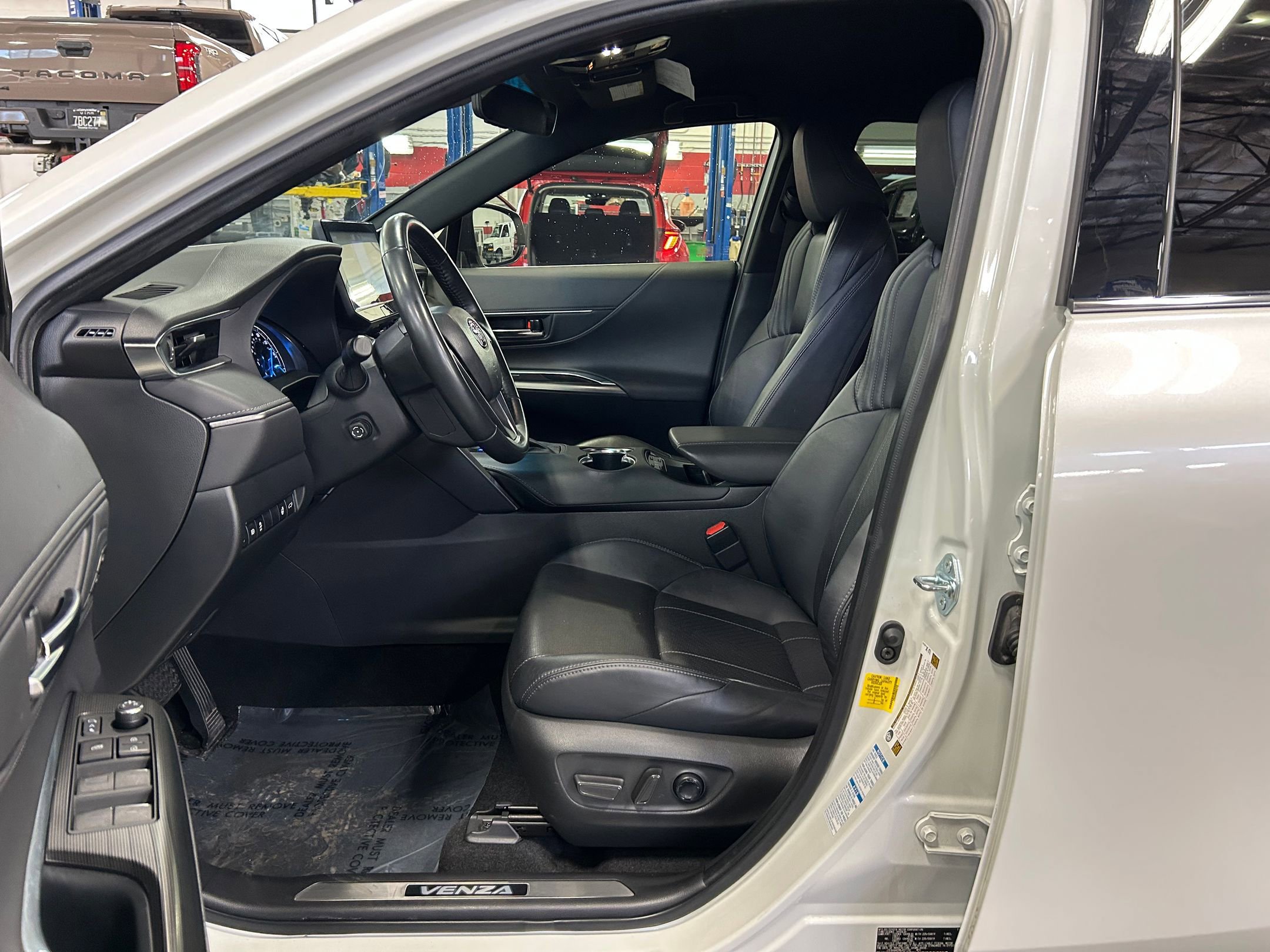 Certified 2021 Toyota Venza XLE w/ Softex Package AWD/4WD image 13