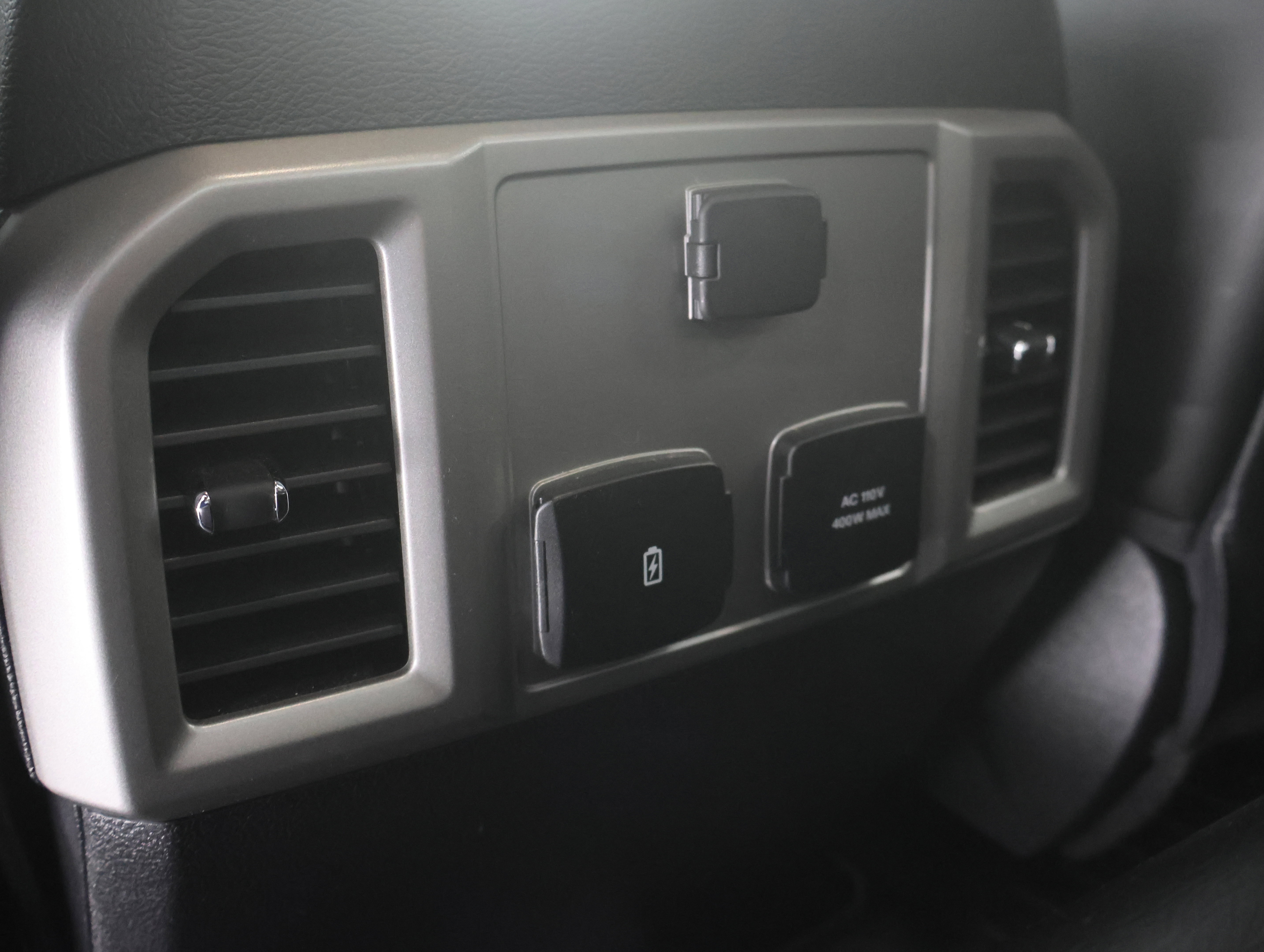 Used 2019 Ford F350 Lariat w/ Chrome Package image 34