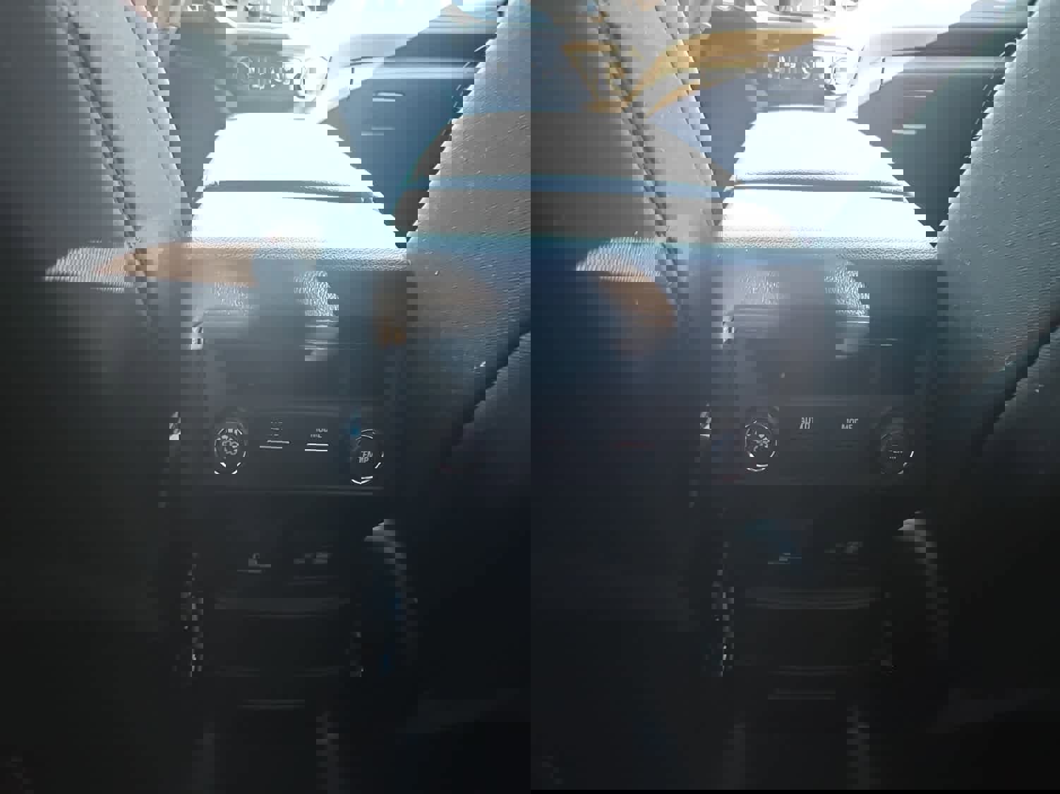 Used 2023 GMC Acadia SLE w/ Driver Convenience Package image 16