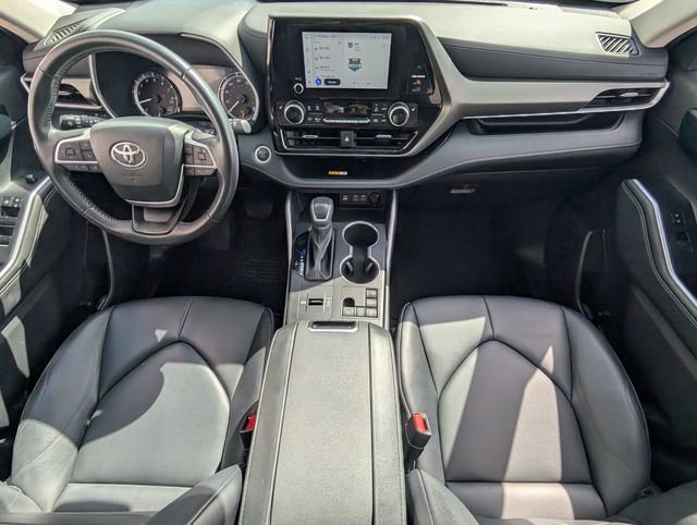 Used 2024 Toyota Highlander XLE image 11
