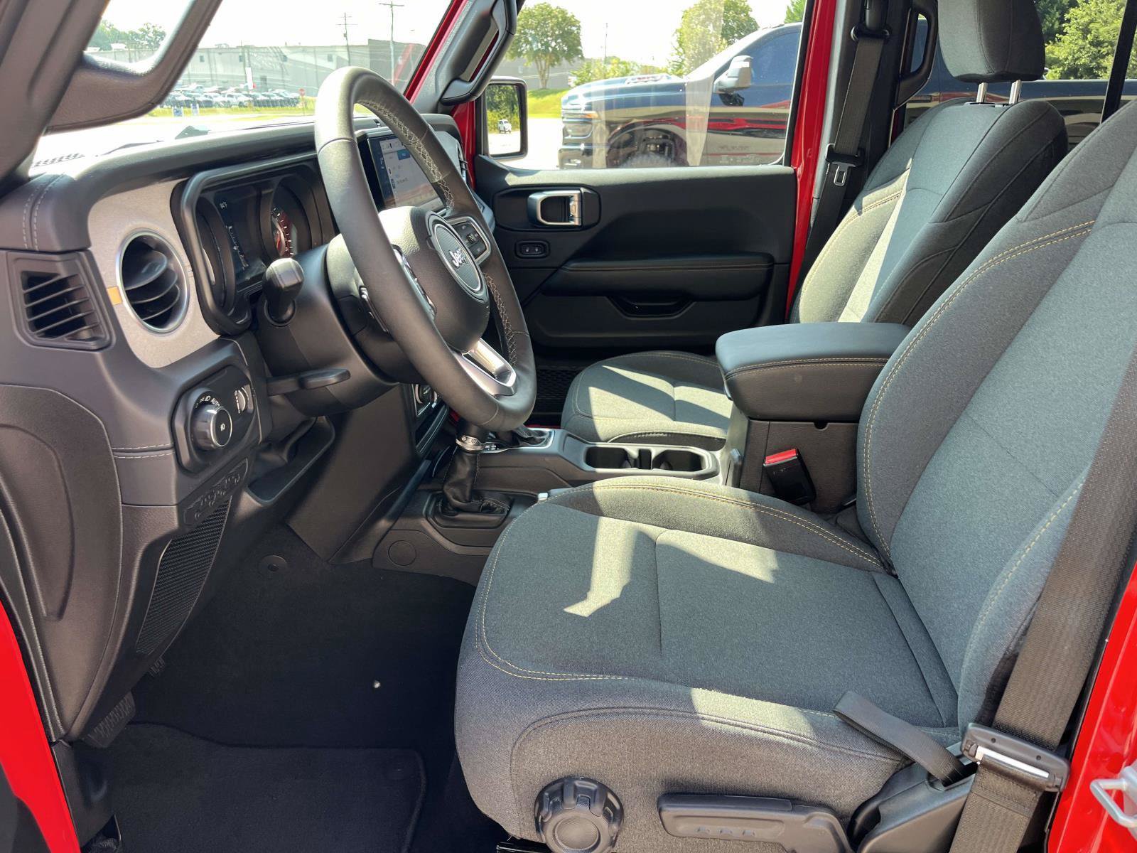 Used 2026 Jeep Wrangler Unlimited Sahara AWD/4WD image 14