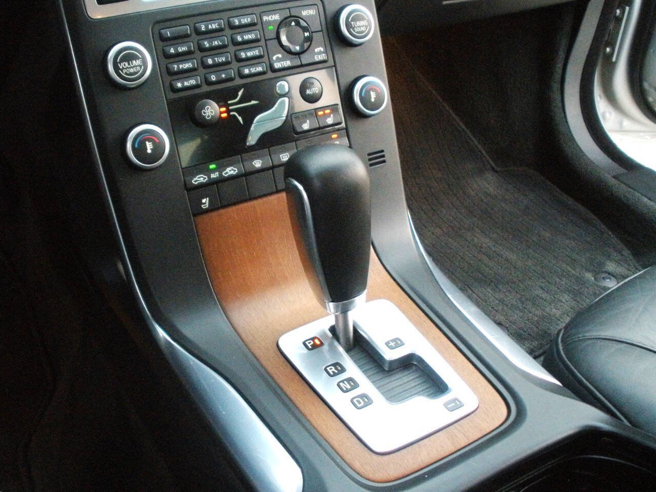 Used 2010 Volvo S80 3.2 image 40