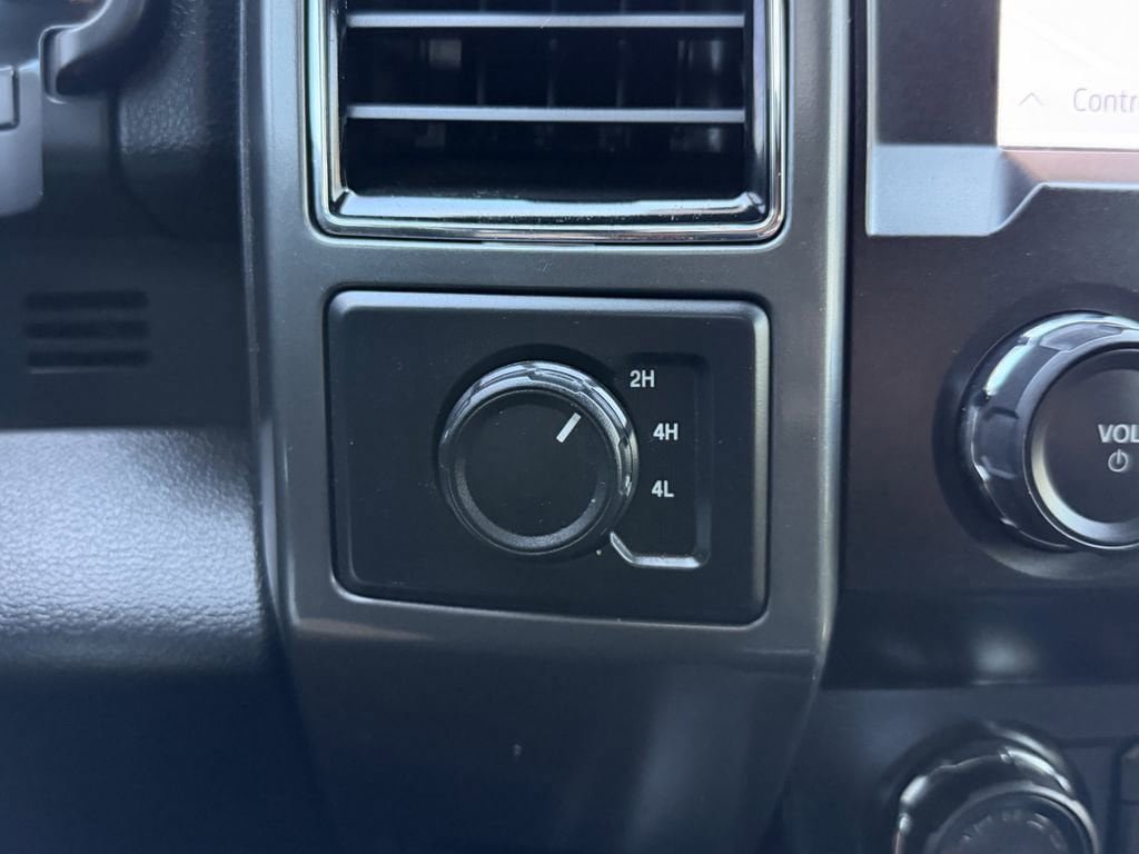 Used 2020 Ford F150 XLT w/ Equipment Group 302A Luxury AWD/4WD image 26