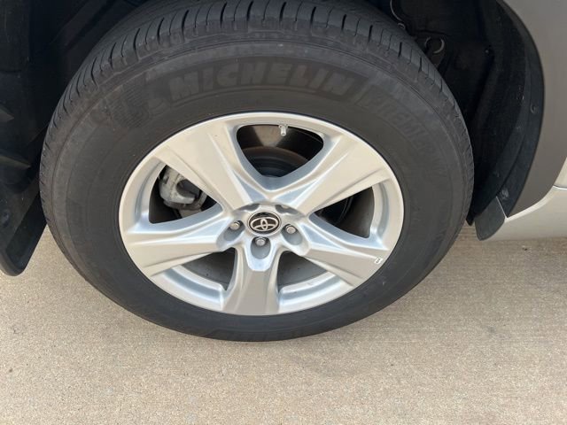 Used 2024 Toyota Highlander LE image 16