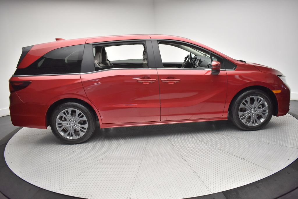 Used 2025 Honda Odyssey Touring image 4