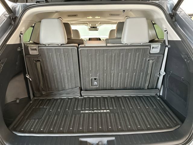 Used 2022 Toyota Highlander XLE AWD/4WD image 26