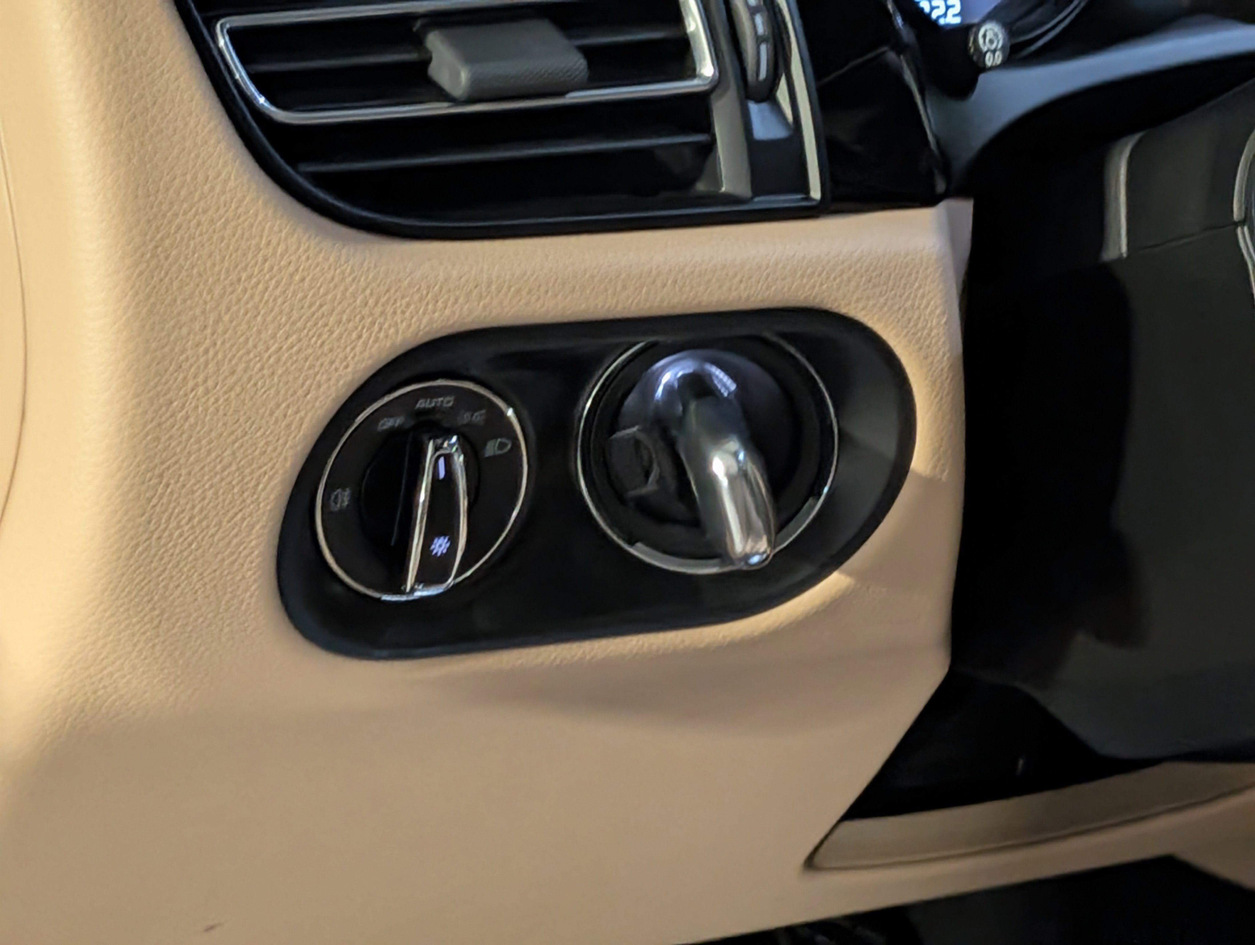 Used 2020 Porsche Macan image 22