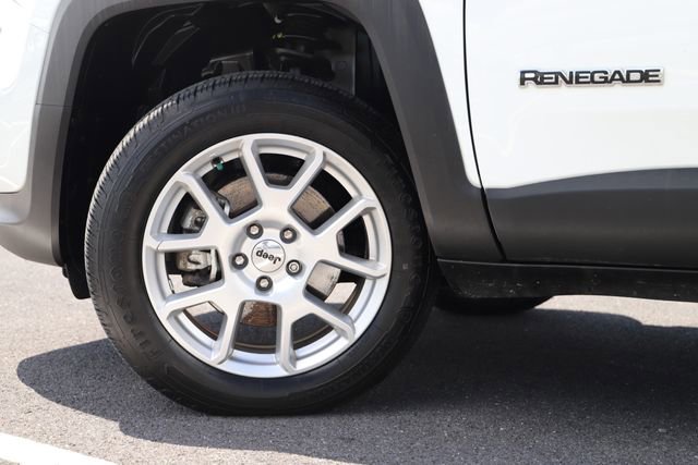 Used 2022 Jeep Renegade Latitude w/ Convenience Group AWD/4WD image 2