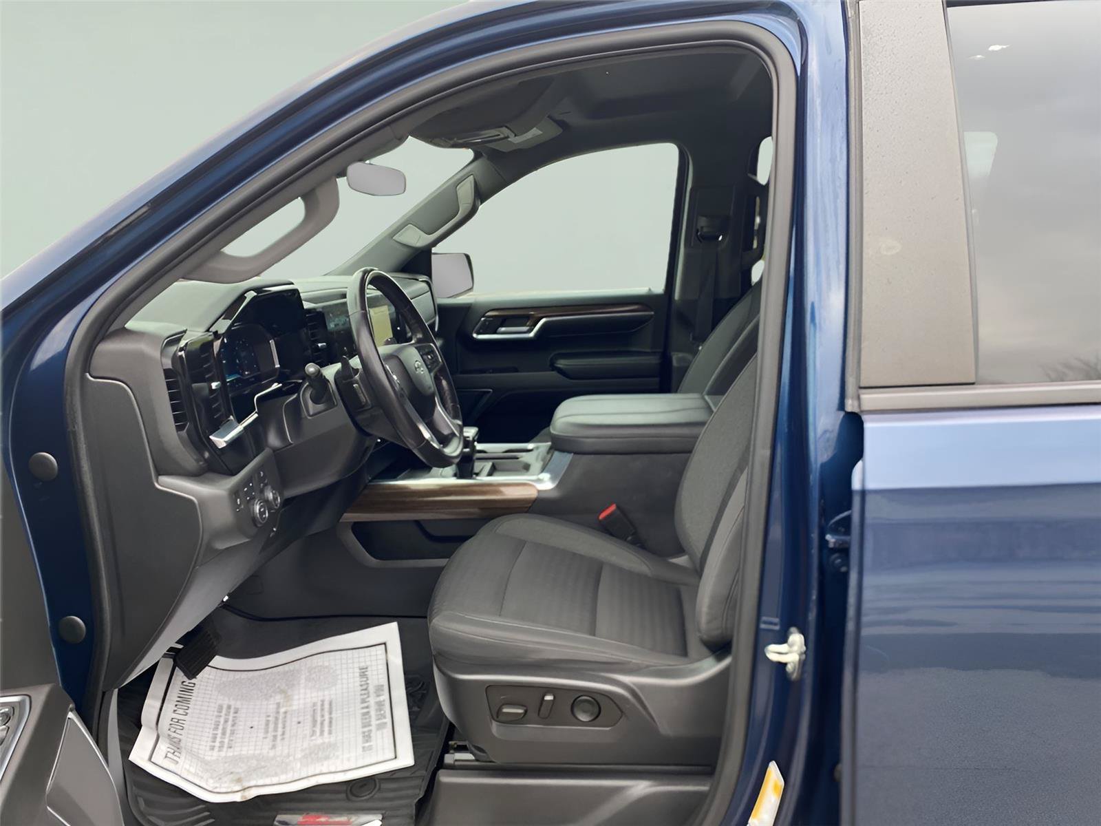 Used 2023 Chevrolet Silverado 1500 LT Trail Boss w/ Protection Package AWD/4WD image 15