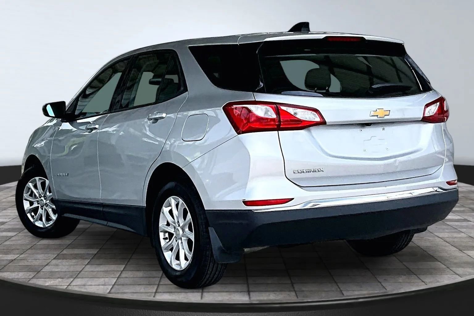 Used 2018 Chevrolet Equinox LS FWD image 4