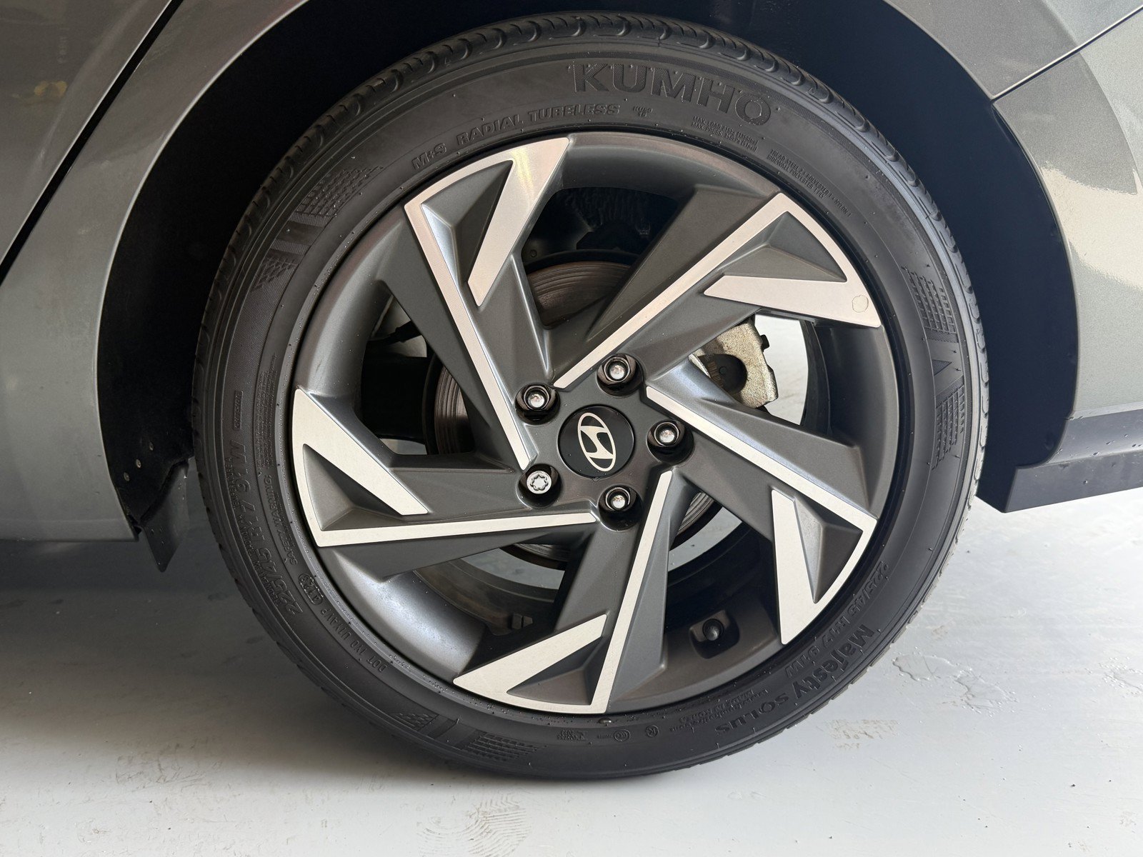 Certified 2024 Hyundai Elantra Limited FWD image 23