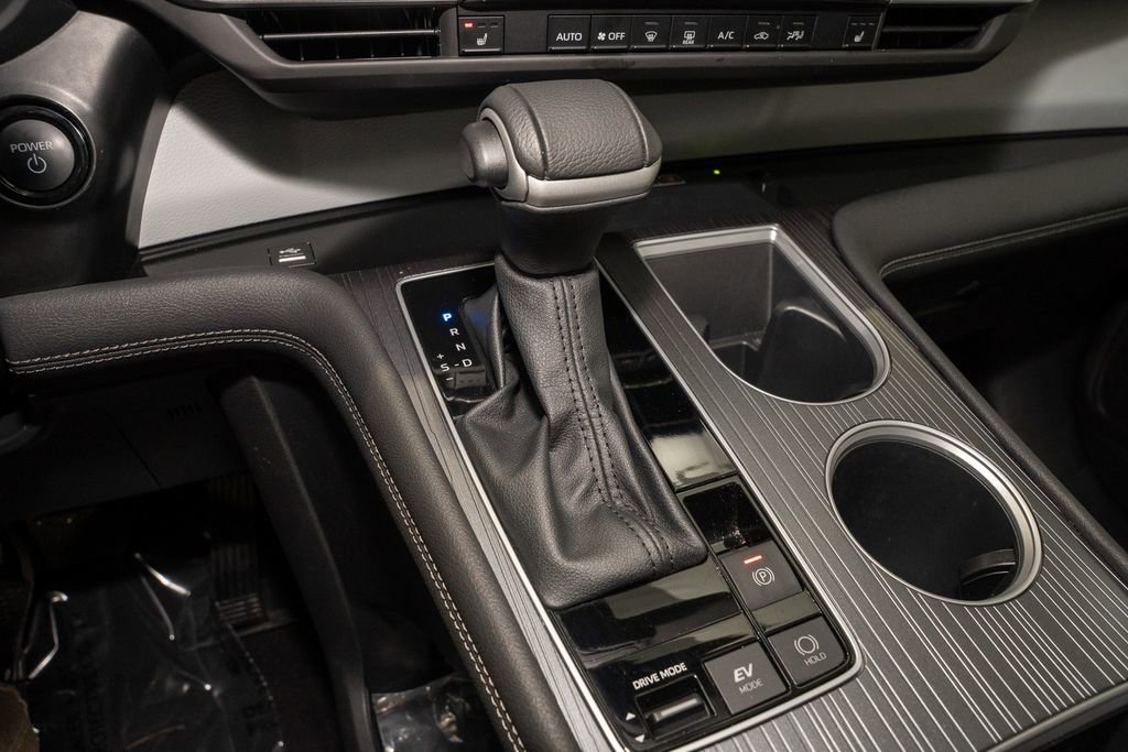 Used 2025 Toyota Sienna XLE image 19