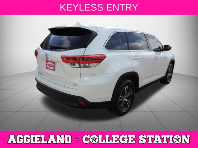 Used 2019 Toyota Highlander Plus FWD image 4