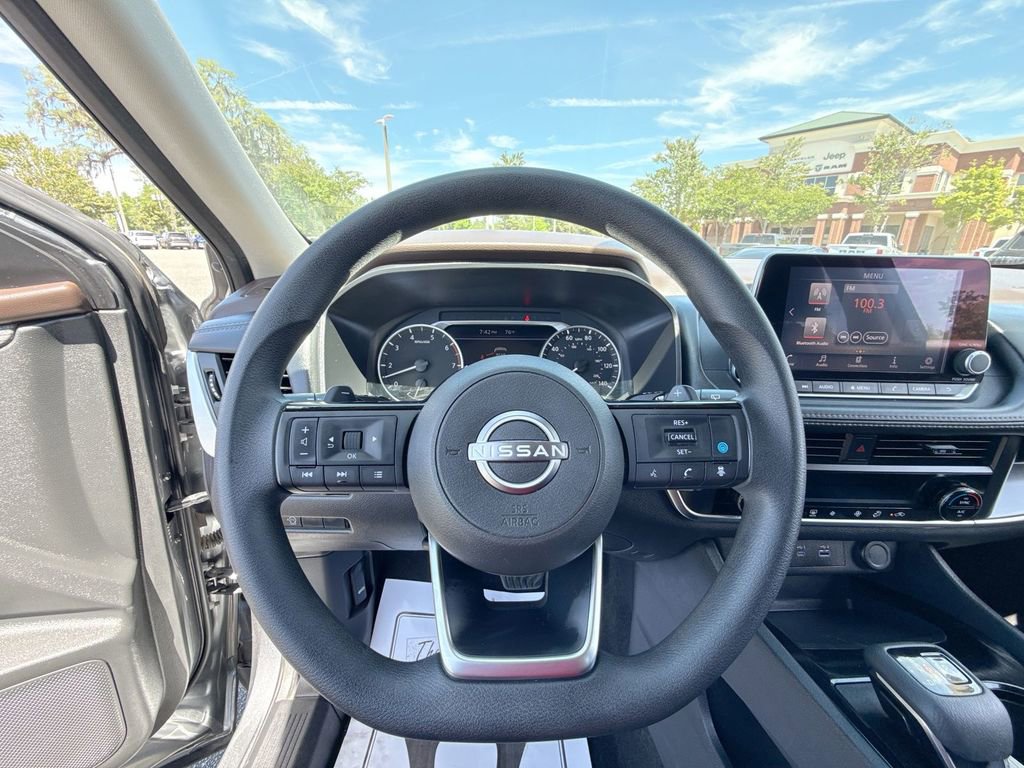 Used 2023 Nissan Rogue SV FWD image 14