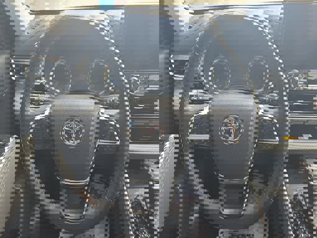 Used 2023 Toyota Highlander XLE image 10