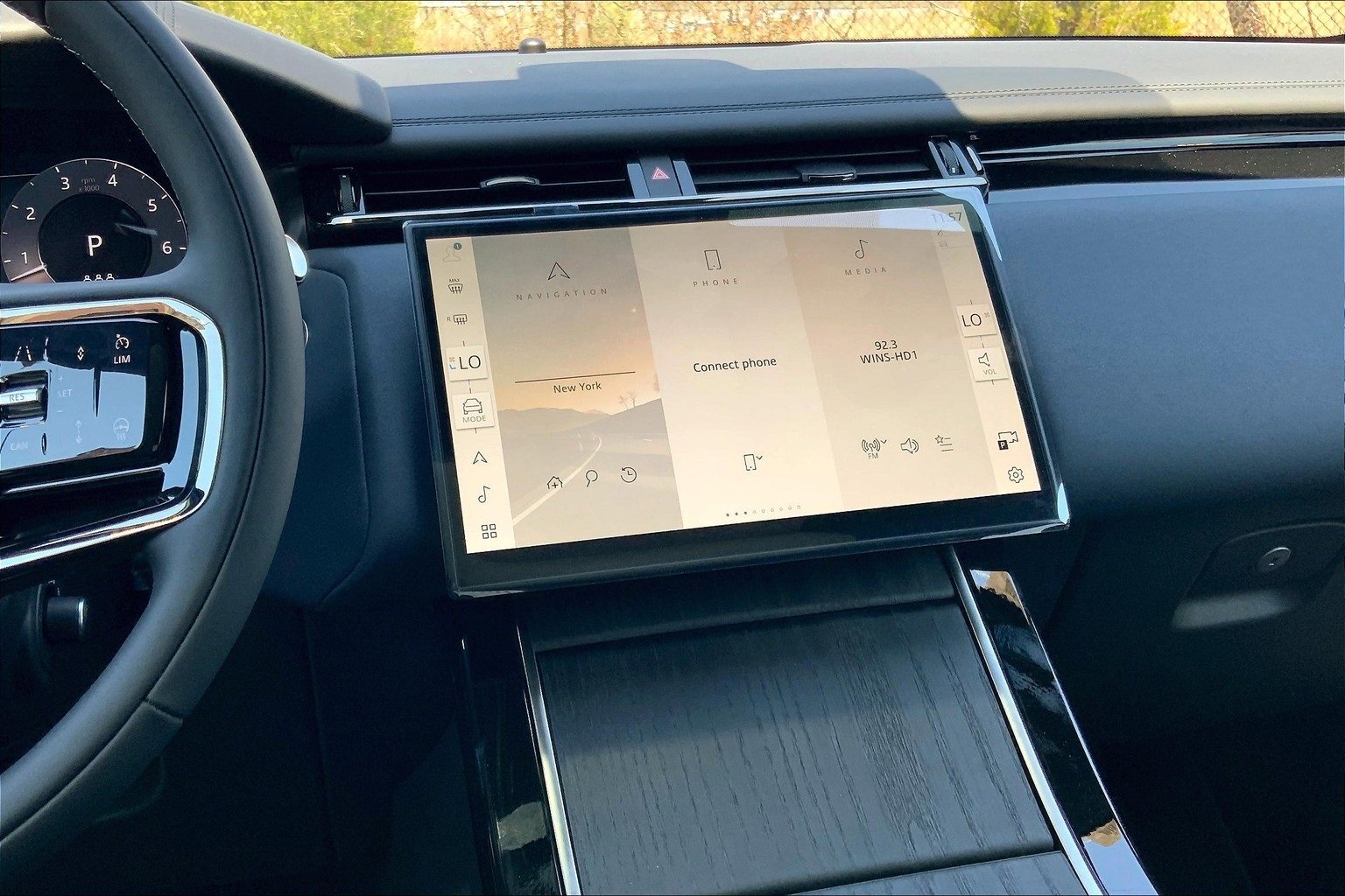 New 2026 Land Rover Range Rover Velar Dynamic SE image 6