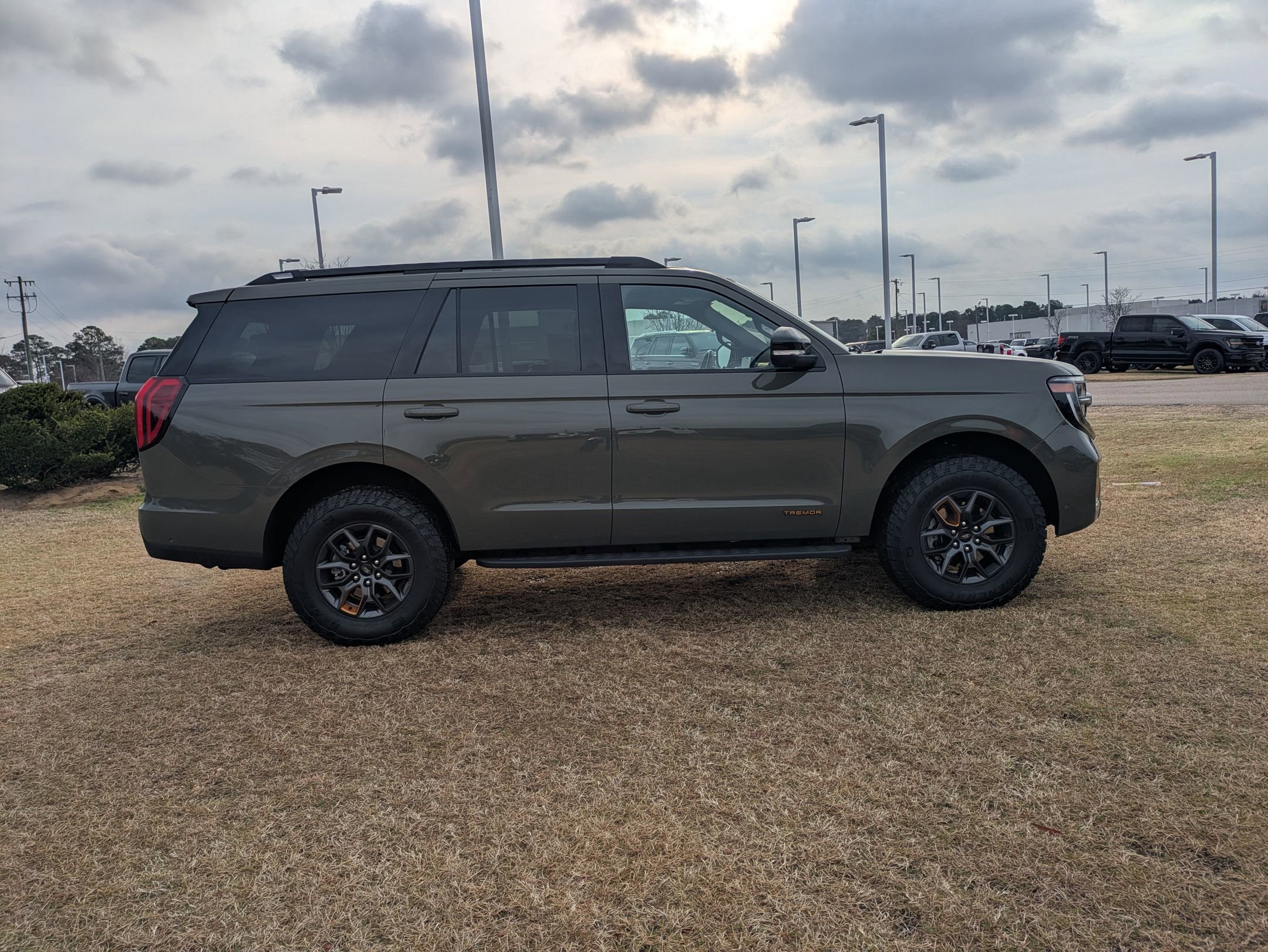 Certified 2025 Ford Expedition Tremor image 3