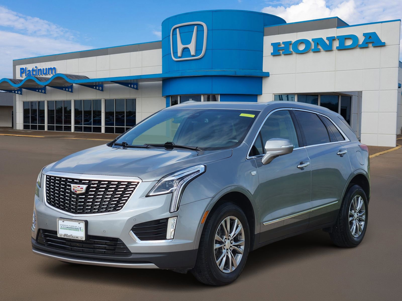 Used 2023 Cadillac XT5 Premium Luxury FWD image 2