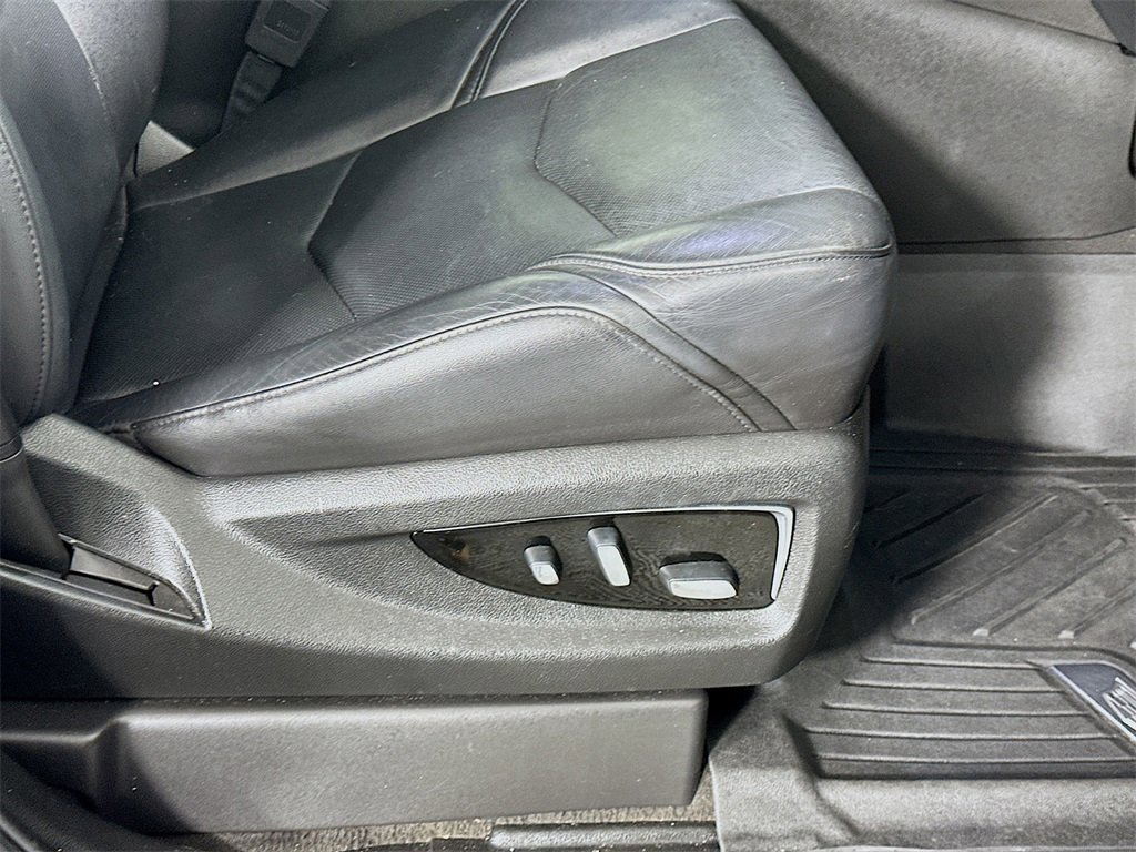 Used 2019 Cadillac Escalade Premium Luxury w/ Escalade Sport Edition image 24