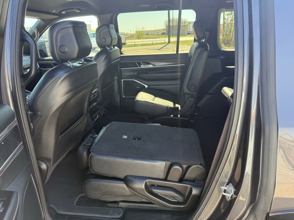 Used 2024 Jeep Wagoneer Series III image 12