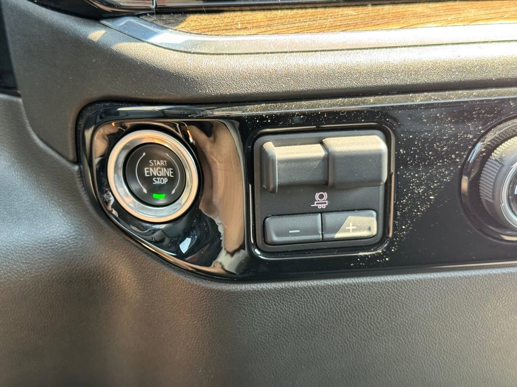 Used 2024 Chevrolet Silverado 3500 LT image 21