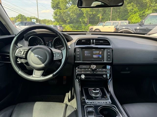 Used 2017 Jaguar XE RWD image 18