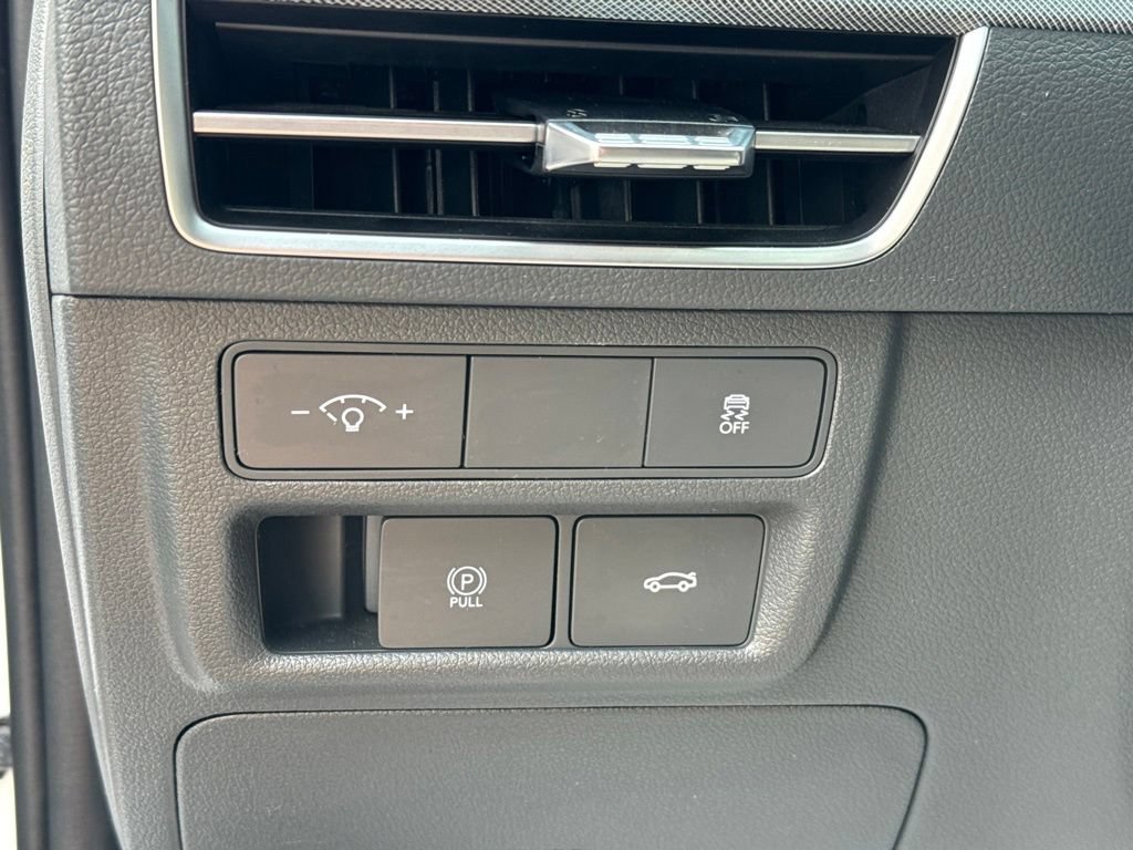 Used 2025 Hyundai Sonata SEL FWD image 12