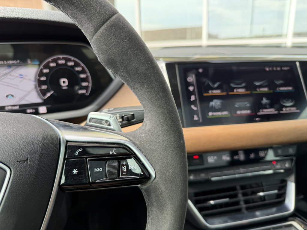 Used 2022 Audi e-tron GT Premium Plus AWD/4WD image 33