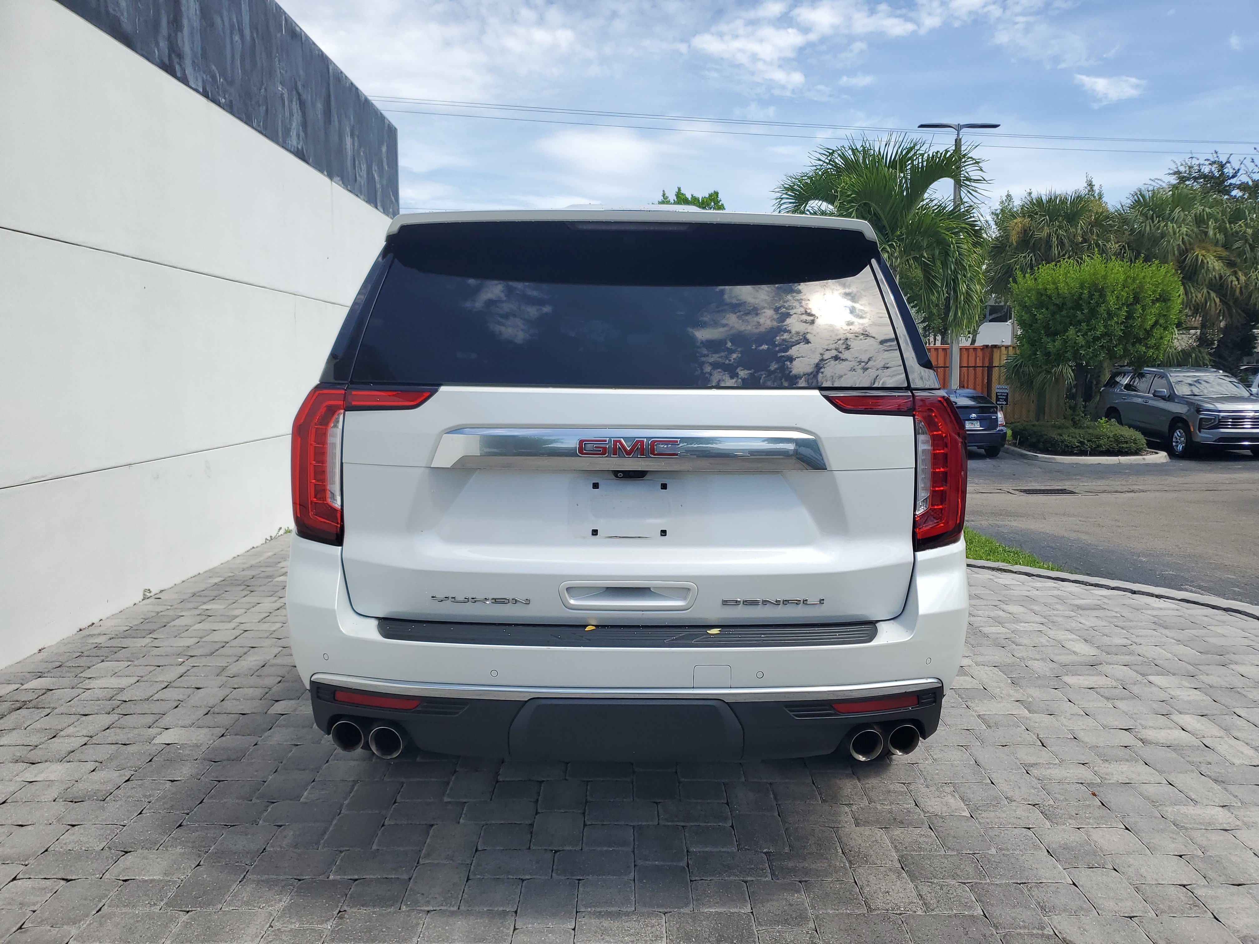 Used 2023 GMC Yukon XL Denali w/ Denali Reserve Package AWD/4WD image 5
