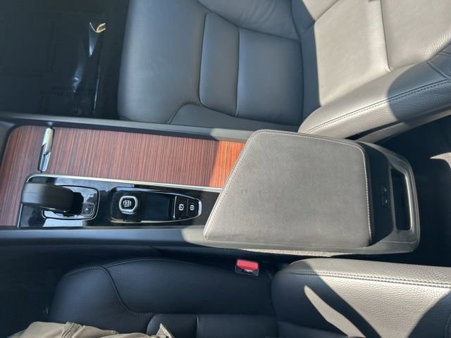 Certified 2025 Volvo V60 B5 Cross Country Plus image 24