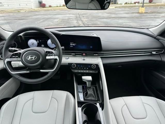 New 2025 Hyundai Elantra Limited image 10