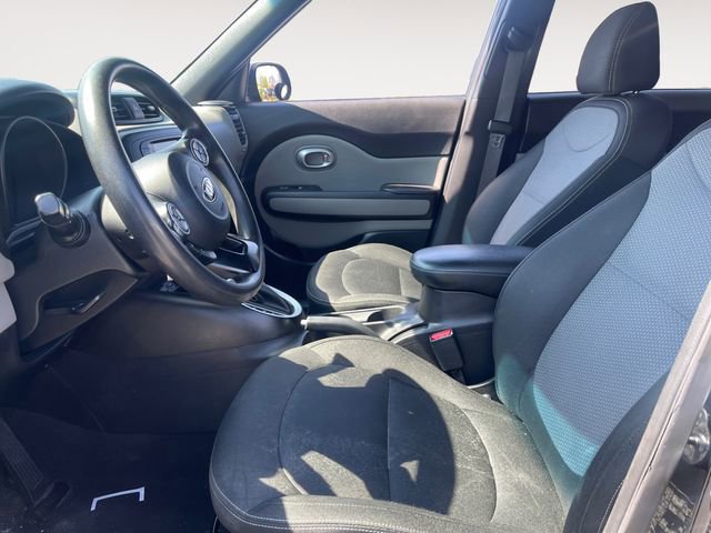 Used 2017 Kia Soul + image 9