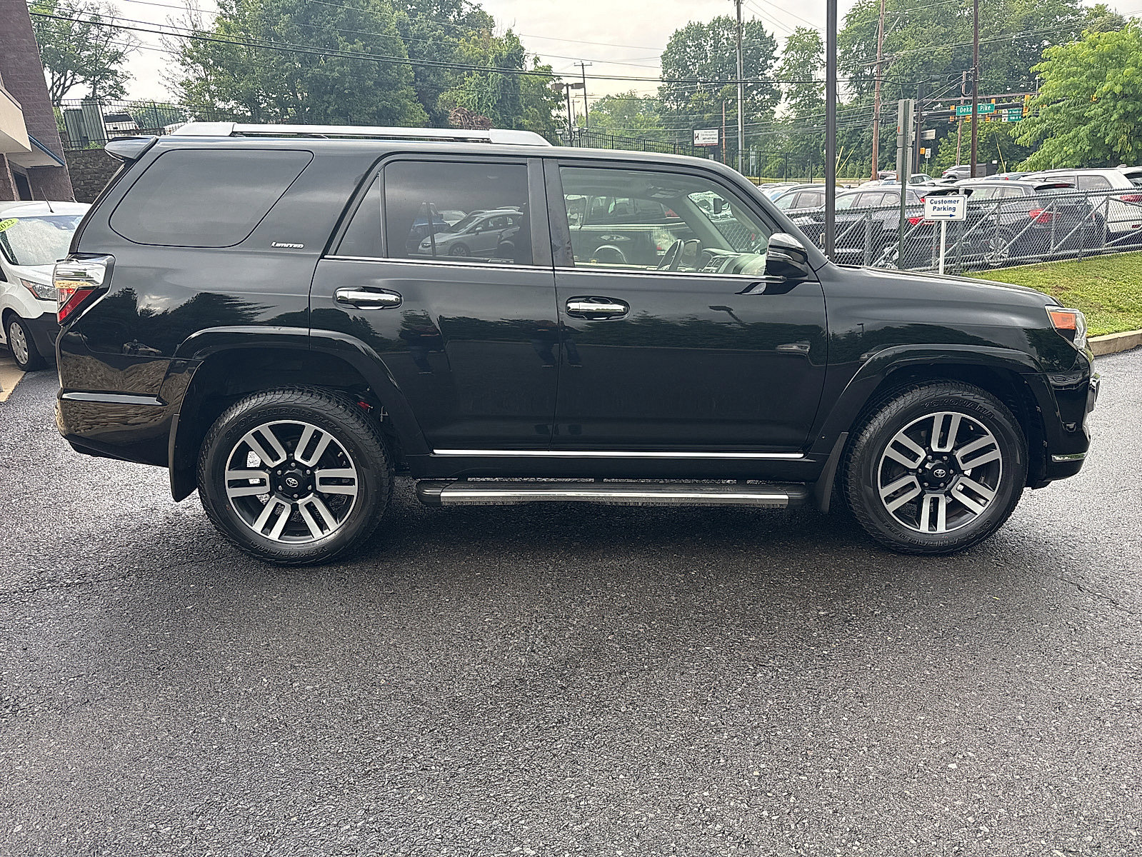 Used 2018 Toyota 4Runner Limited AWD/4WD image 2