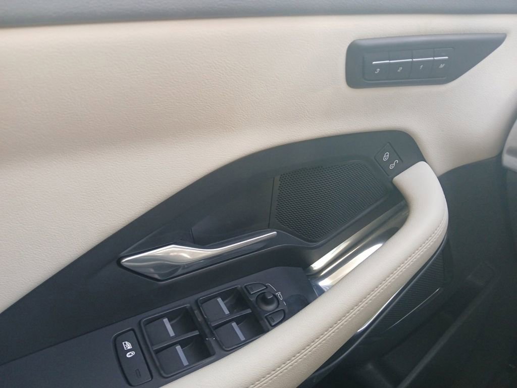 Used 2020 Jaguar E-PACE SE image 21