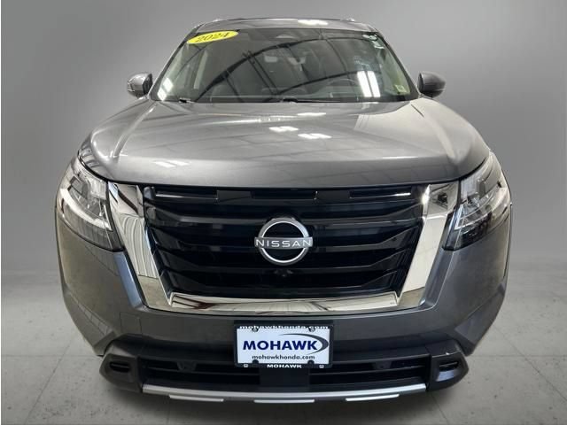 Used 2024 Nissan Pathfinder Platinum w/ Cargo Package AWD/4WD image 9