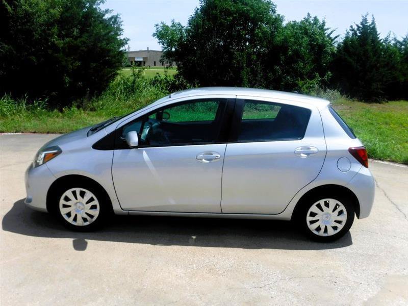 Used 2015 Toyota Yaris L FWD image 10