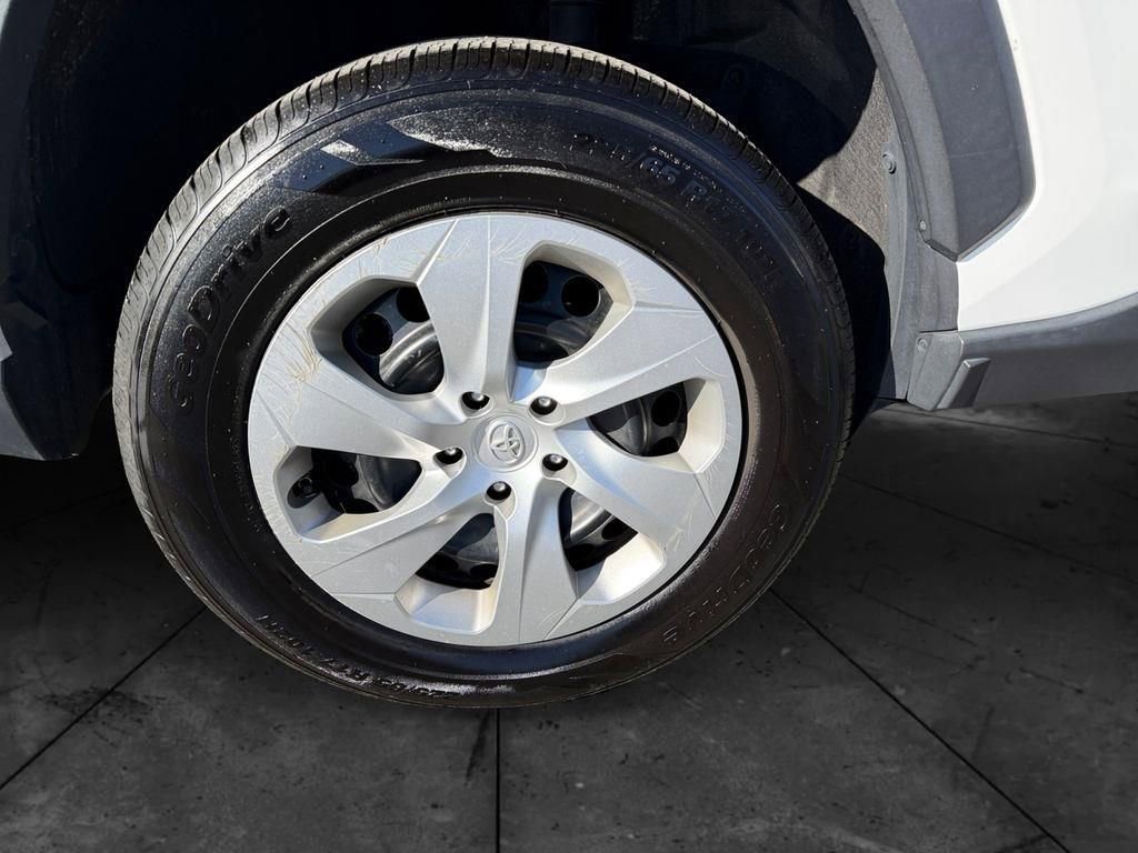 Used 2021 Toyota RAV4 LE image 30